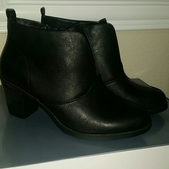 Black ankle boots Cloudwalkers by Avenue 8.5W - Picture 3 of 6